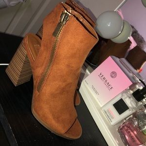 BRAND NEW forever 21 Heels